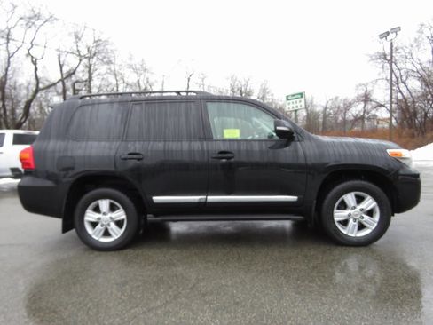 Used 2014 Toyota Land Cruiser image 4