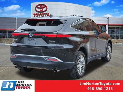 Used 2023 Toyota Venza Limited image 6