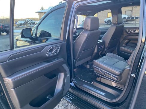 Used 2021 Chevrolet Suburban RST w/ Luxury Package image 24