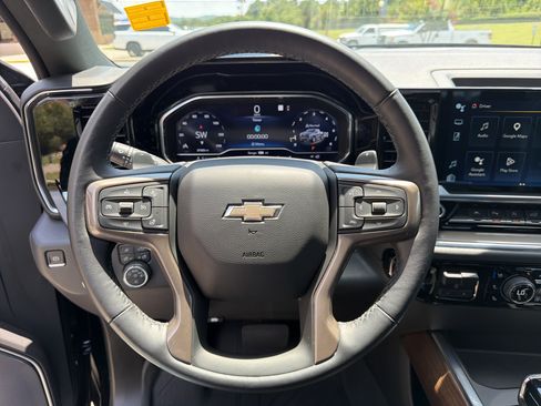 Used 2022 Chevrolet Silverado 1500 High Country w/ High Country Premium Package AWD/4WD image 24