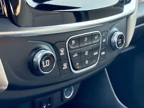 Used 2023 Chevrolet Traverse LS FWD image 19