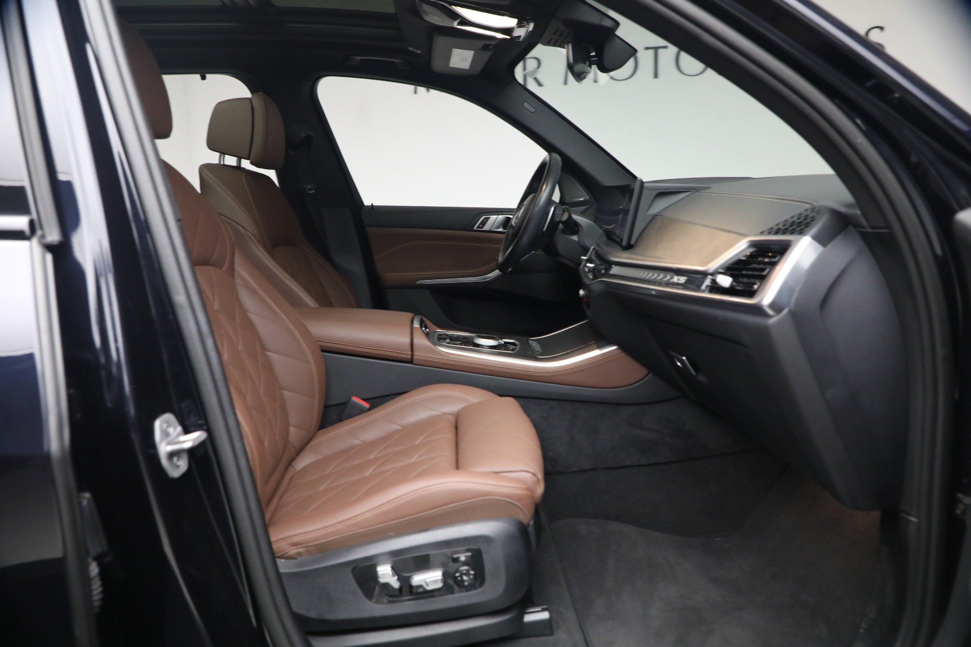 Used 2024 BMW X5 xDrive50e w/ Executive Package AWD/4WD image 16