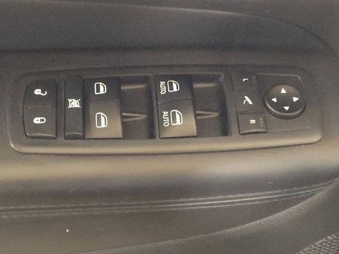 Used 2018 Jeep Grand Cherokee Overland RWD image 27