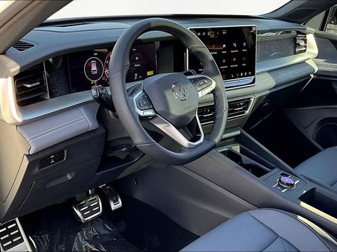 New 2026 Volkswagen Tiguan SE R-Line image 17