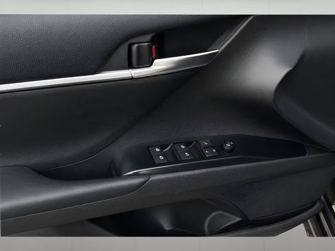 Used 2019 Toyota Camry SE image 15