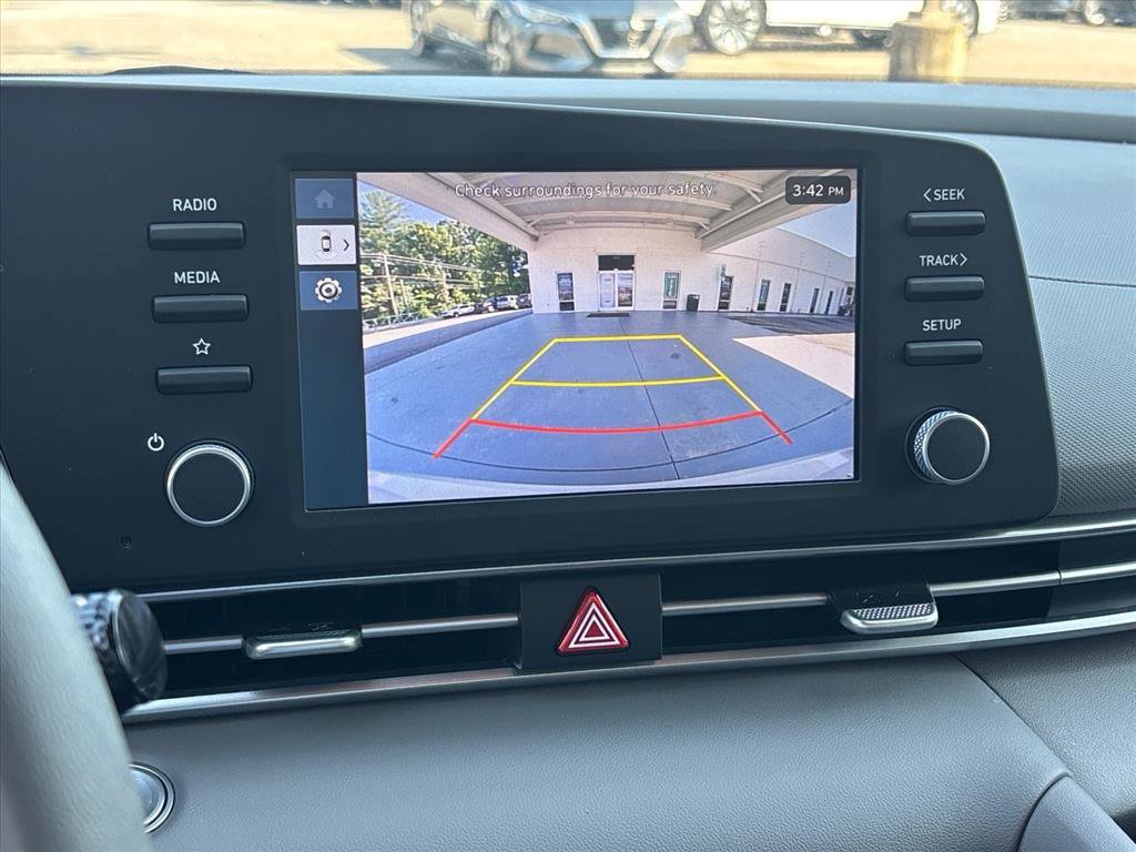 Used 2025 Hyundai Elantra Hybrid FWD image 6