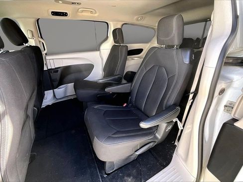 Certified 2023 Chrysler Voyager LX image 27