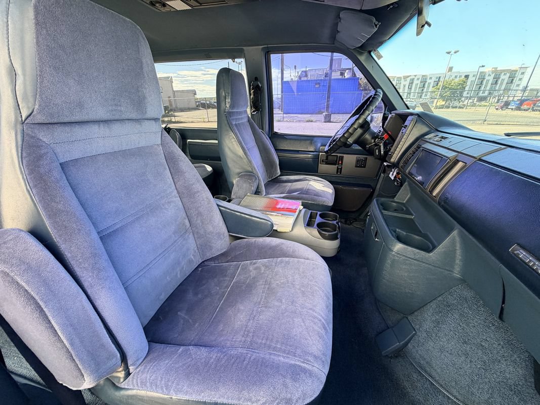 Used 1995 Chevrolet Astro AWD Passenger image 11