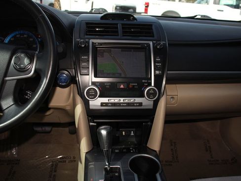 Used 2014 Toyota Camry XLE w/ Leather Package FWD image 16