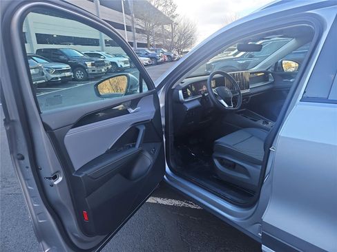 New 2026 Volkswagen Tiguan SE image 11