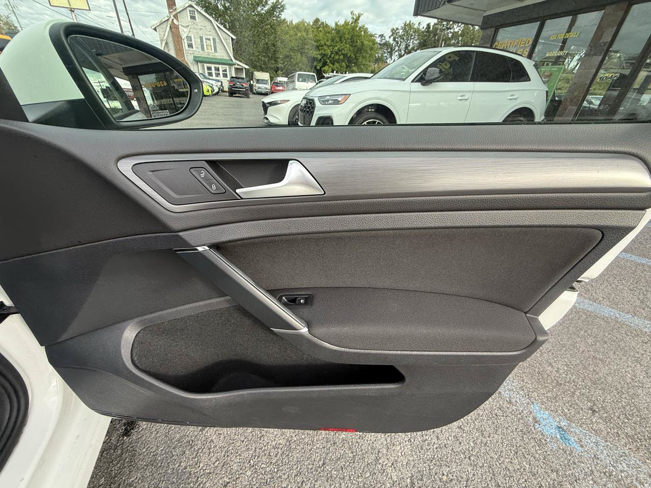 Used 2019 Volkswagen e-Golf SE w/ Driver Assistance Package FWD image 13