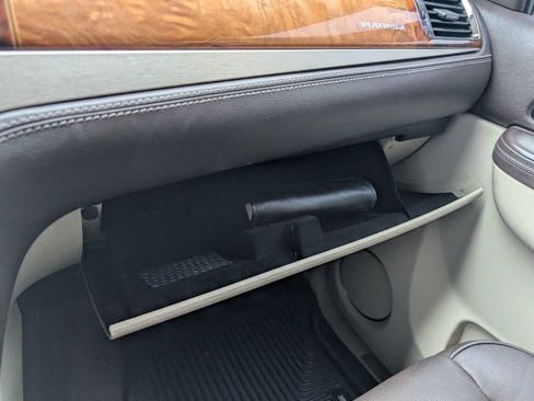 Used 2014 Cadillac Escalade Platinum image 33