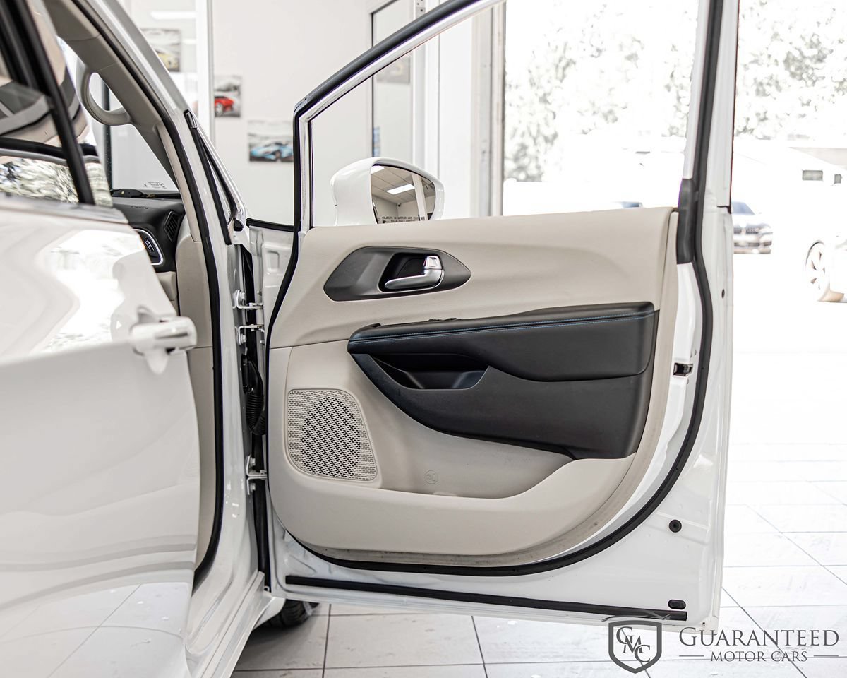 Used 2021 Chrysler Pacifica Touring-L FWD image 40
