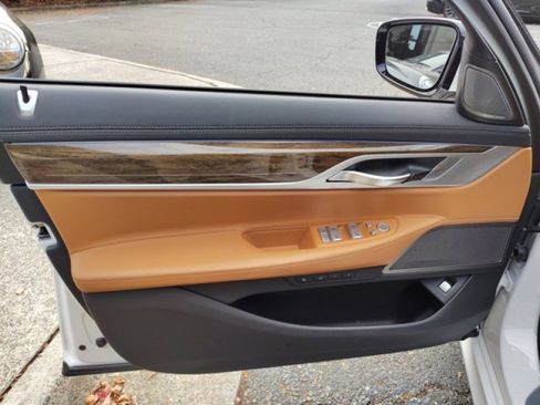 Used 2019 BMW 750i xDrive image 22