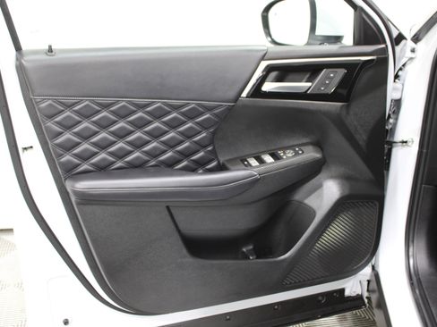 Used 2024 Mitsubishi Outlander SEL image 4