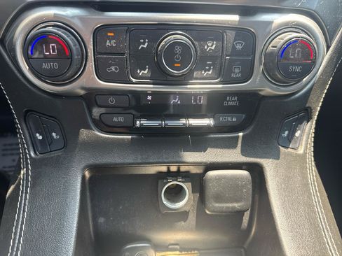 Used 2018 Chevrolet Suburban LT RWD image 20