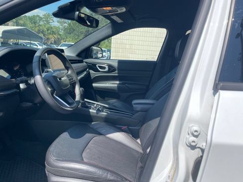 Used 2025 Jeep Compass Trailhawk AWD/4WD image 12