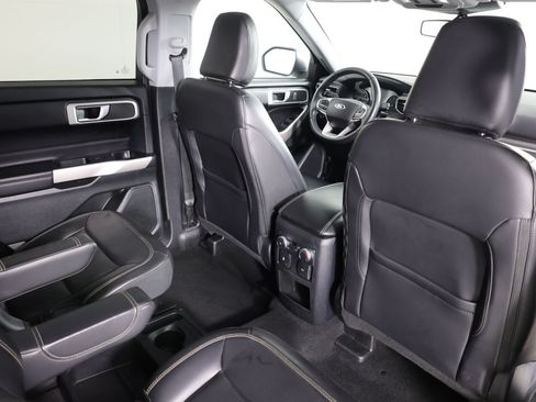 Used 2021 Ford Explorer XLT w/ Equipment Group 202A AWD/4WD image 41