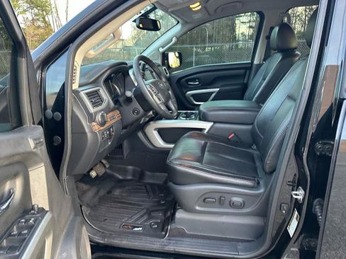 Used 2017 Nissan Titan SL image 19