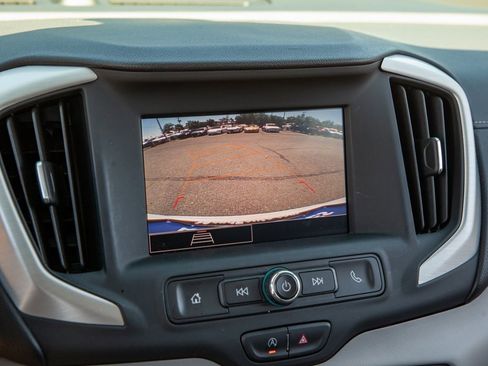 Used 2023 GMC Terrain SLE w/ Driver Convenience Package image 16