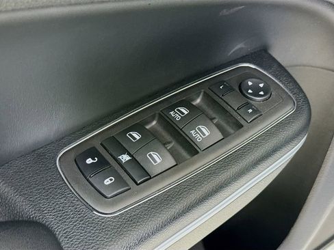 Used 2023 Chrysler 300 Touring L w/ Popular Equipment Group image 19