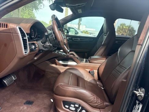 Used 2019 Porsche Cayenne Turbo AWD/4WD image 13