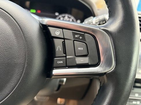 Used 2019 Jaguar F-PACE Prestige image 19