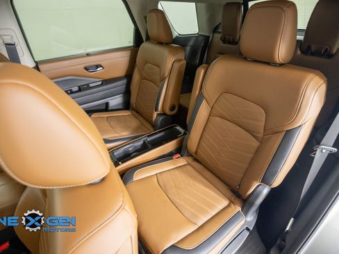 Used 2022 Nissan Pathfinder Platinum AWD/4WD image 34