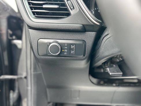 Used 2020 Ford Escape SE FWD image 11