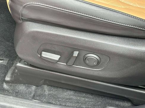 Used 2024 Kia Carnival EX FWD image 19