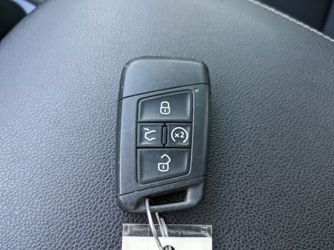 Certified 2023 Volkswagen Atlas SE FWD image 32