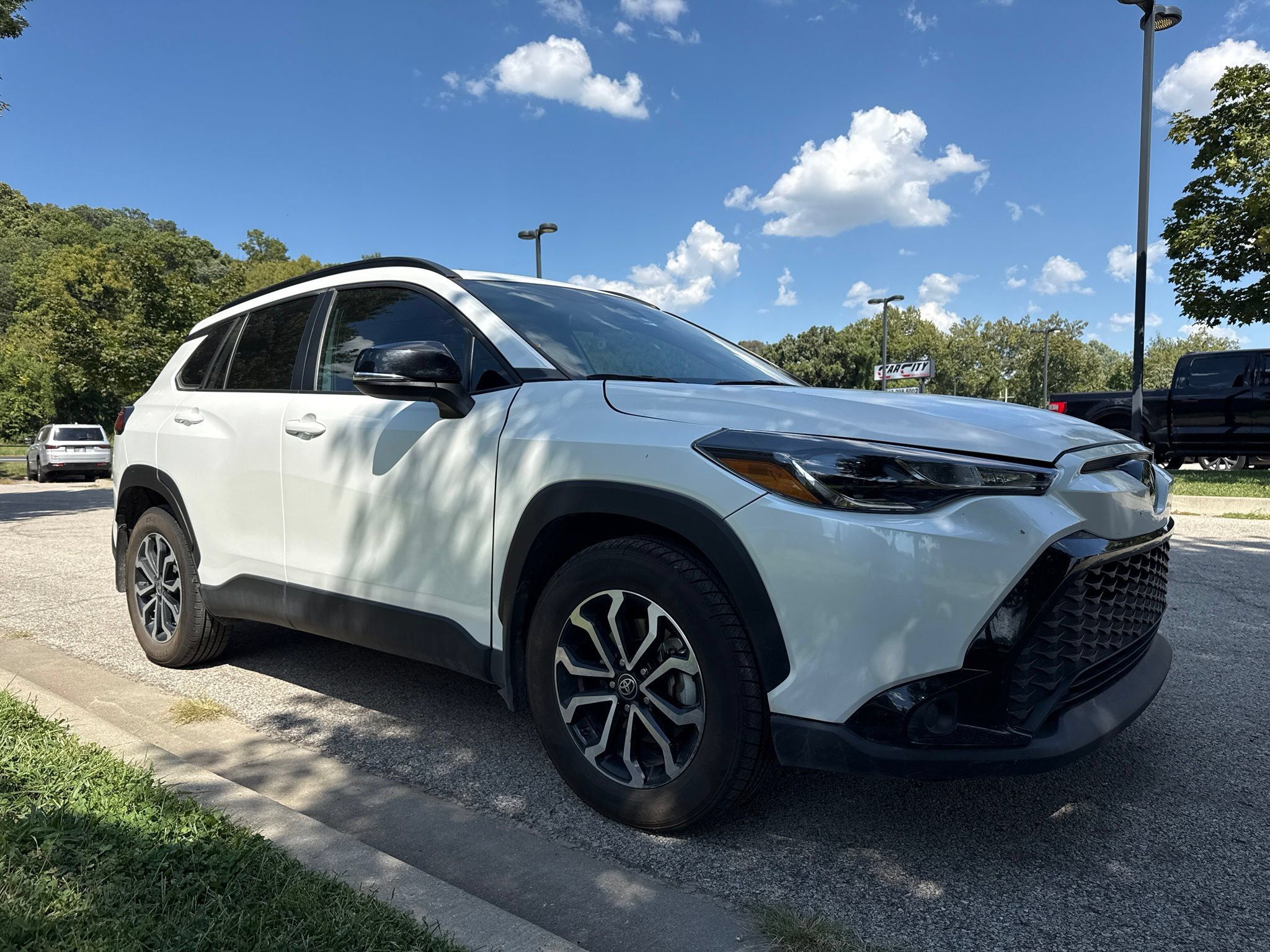 Used 2025 Toyota Corolla Cross AWD Hybrid image 3