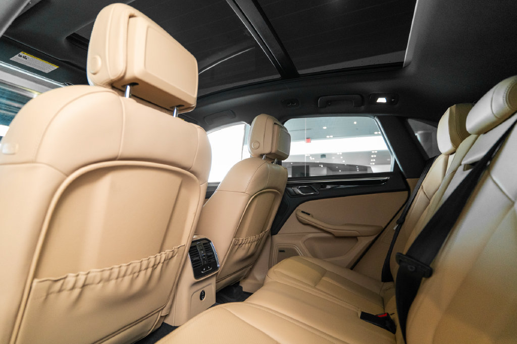 Certified 2023 Porsche Macan S AWD/4WD image 16