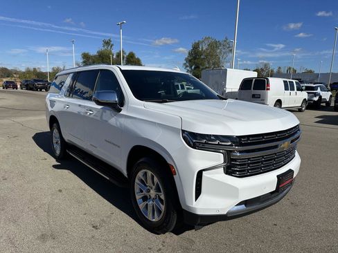 Used 2023 Chevrolet Suburban Premier image 11