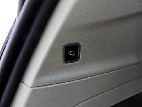 Used 2019 Chrysler Pacifica Touring-L FWD image 13