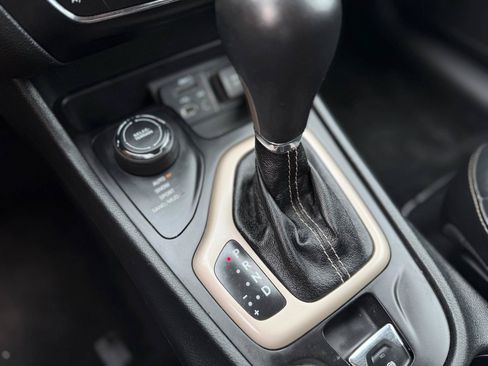 Used 2015 Jeep Cherokee Limited AWD/4WD image 28