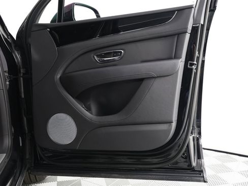 Used 2022 Bentley Bentayga image 27