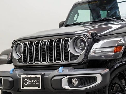 Used 2024 Jeep Wrangler Unlimited Sahara w/ Technology Group AWD/4WD image 2