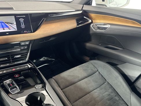 Used 2022 Audi e-tron GT Premium Plus image 21