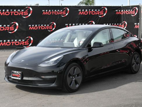 Used 2023 Tesla Model 3 Standard Range RWD image 3
