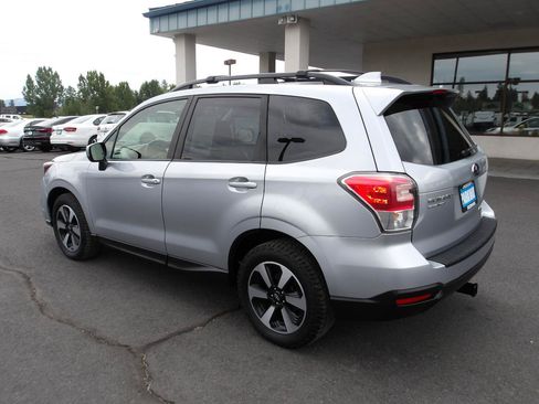 Used 2017 Subaru Forester 2.5i Premium w/ All-Weather Package AWD/4WD image 3