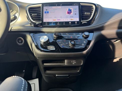 New 2026 Chrysler Pacifica Select FWD image 11