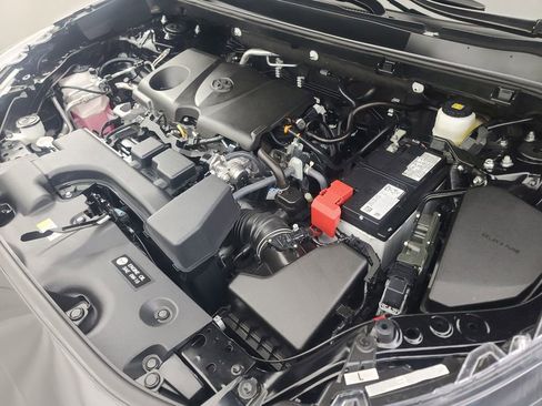 Used 2025 Toyota RAV4 XLE image 38