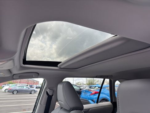 Used 2020 Toyota RAV4 Limited image 9