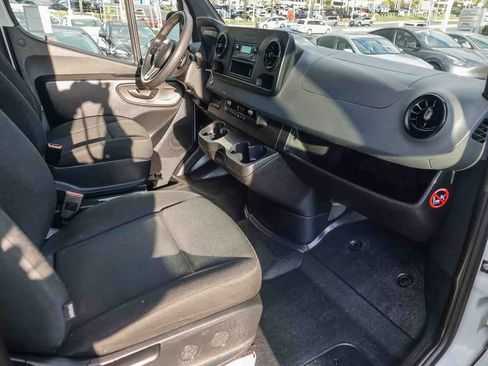Used 2020 Mercedes-Benz Sprinter 2500 image 16