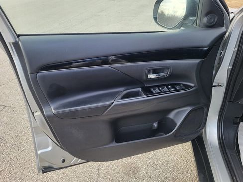 Used 2019 Mitsubishi Outlander LE image 24