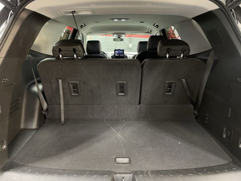 Used 2021 Chevrolet Traverse LT image 34