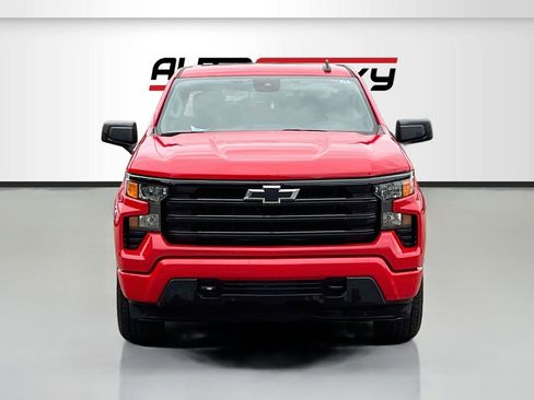 Used 2025 Chevrolet Silverado 1500 Custom image 2