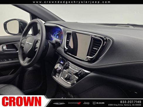 Used 2024 Chrysler Pacifica Limited FWD image 12