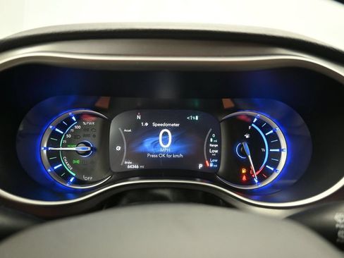 Used 2023 Chrysler Pacifica Touring-L FWD image 14